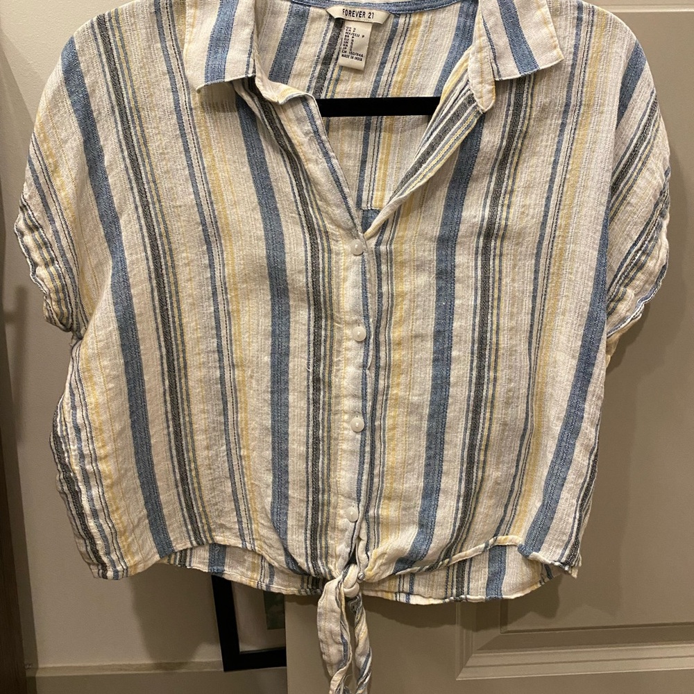 Forever 21 White and Blue Crop Tie Front Button Down Shirt